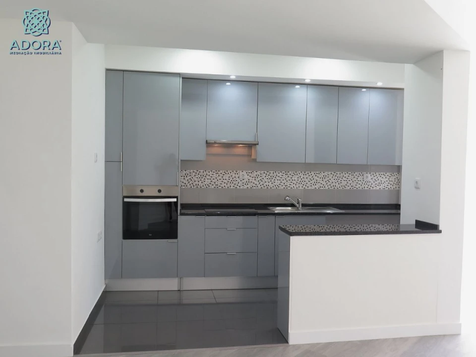 Apartamento T3 para Venda em Linda a Velha Foto 1