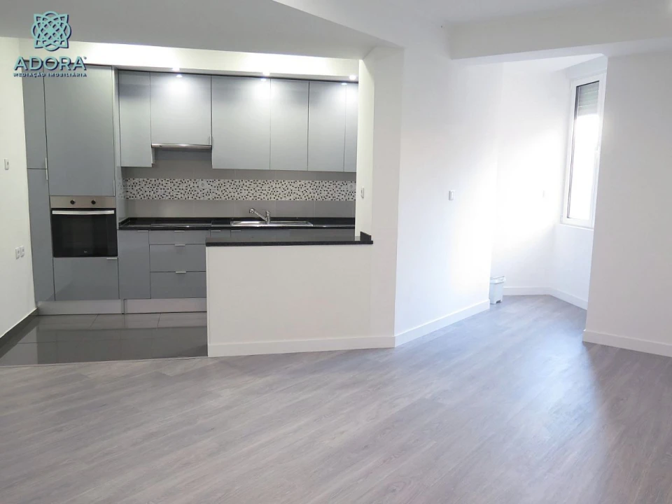 Apartamento T3 para Venda em Linda a Velha Foto 2