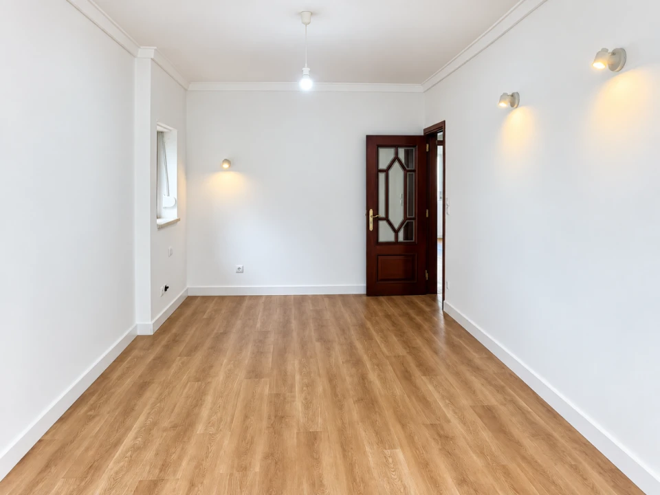Apartamento T2 para Venda em Odivelas Foto 6