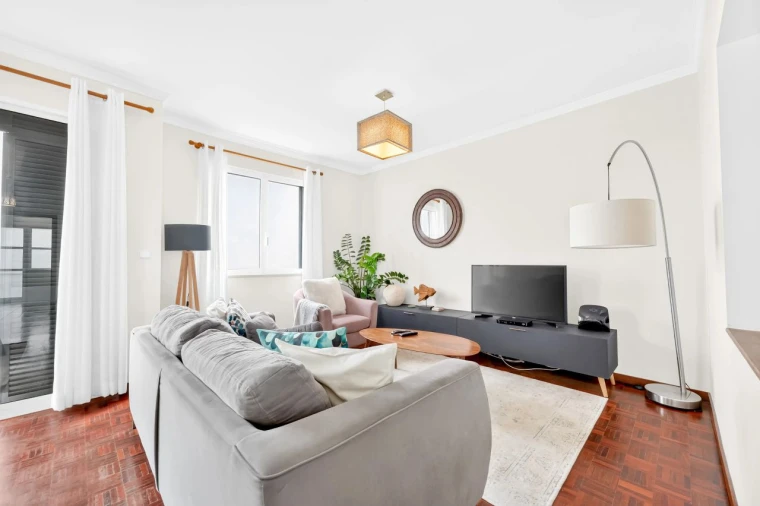 Apartamento T3 para Venda em Câmara de Lobos Foto 8
