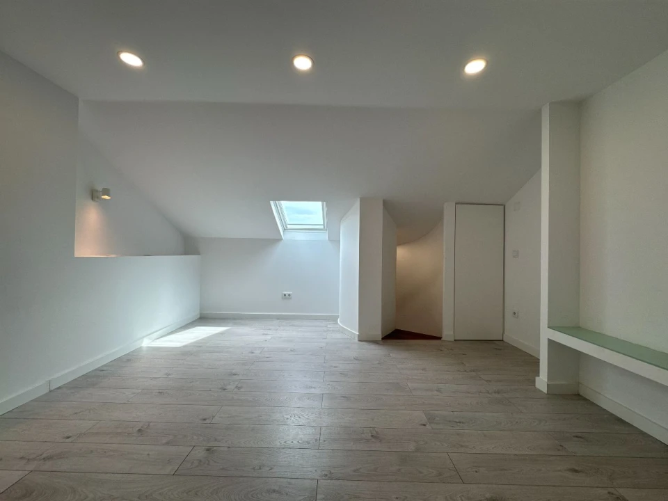 Apartamento T3 para Arrendamento em Queluz Foto 2