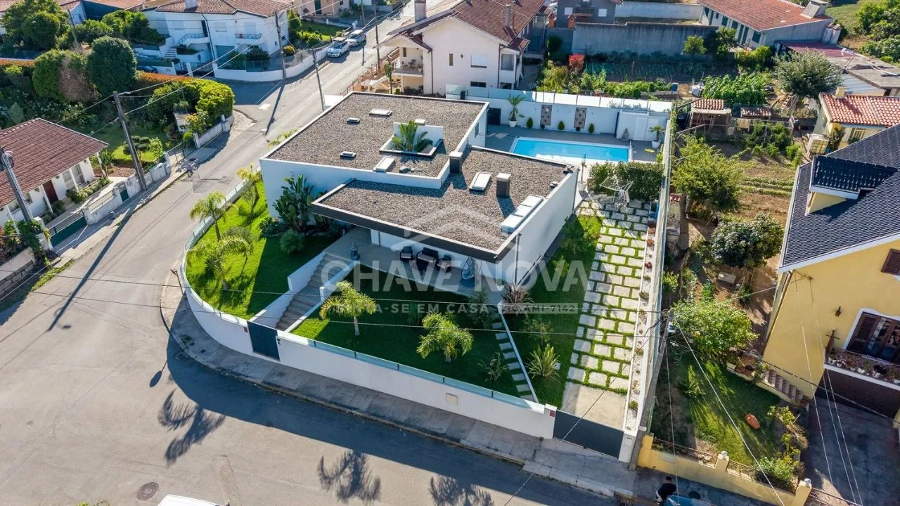Moradia T4 para Venda em Espinho Foto 10