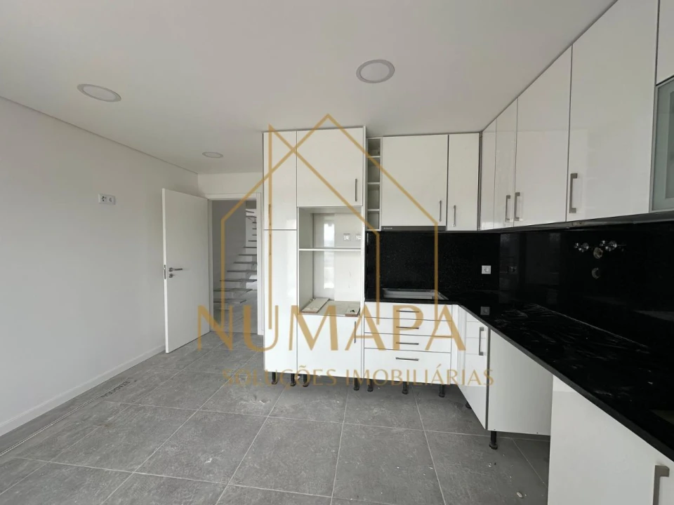 Apartamento T2 para Venda em Paio Pires Foto 4