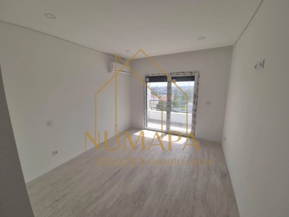 Apartamento T2 para Venda em Paio Pires Foto 2