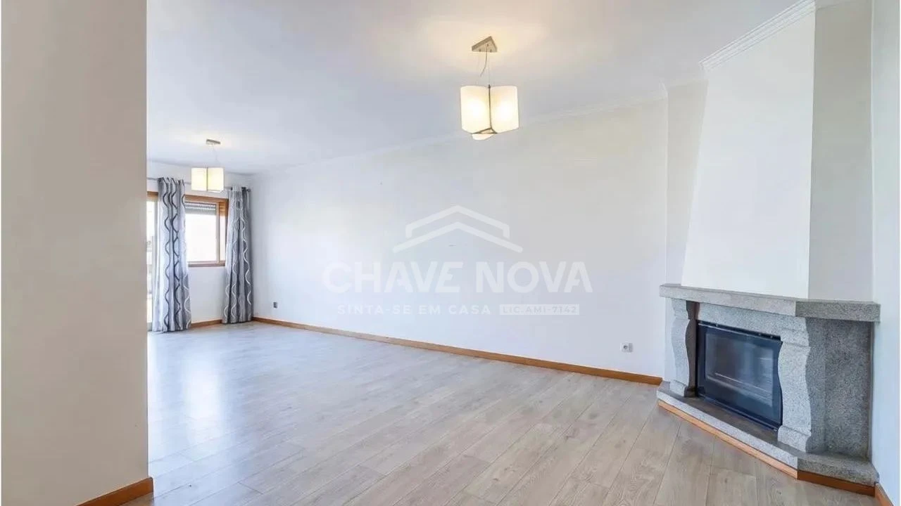 Apartamento T3 para Venda em Paços de Brandão Foto 2