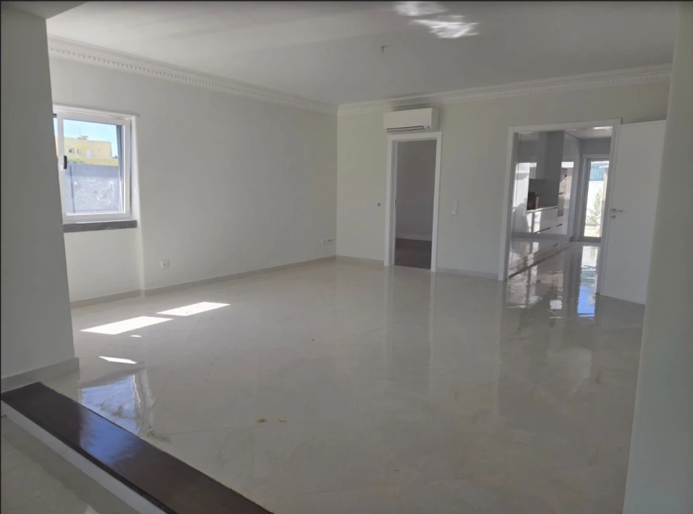 Moradia T4 para Arrendamento em Areia Foto 8