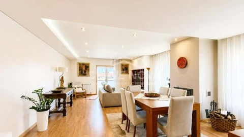 Apartamento T4 para Venda em Vila Nova de Gaia