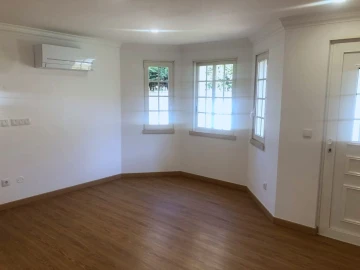 Moradia T5 para Arrendamento em Birre, Cascais