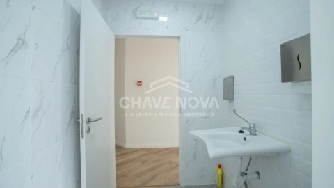 Loja para Venda em Vila Nova de Gaia