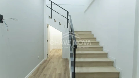 Loja para Venda em Vila Nova de Gaia