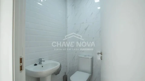 Loja para Venda em Vila Nova de Gaia
