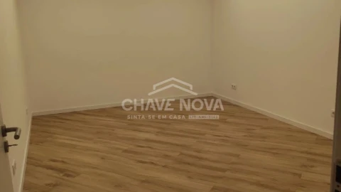 Loja para Venda em Vila Nova de Gaia