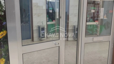 Loja para Venda em Vila Nova de Gaia