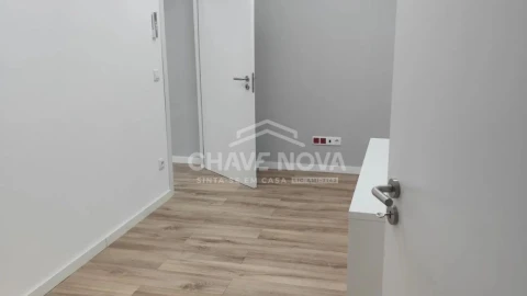 Loja para Venda em Vila Nova de Gaia
