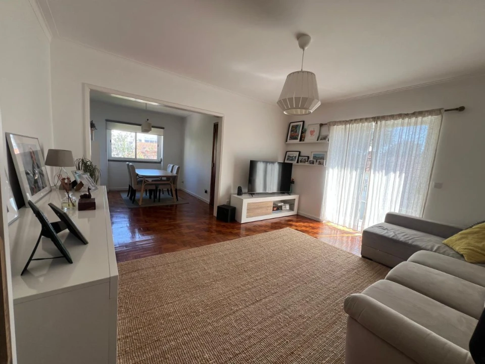 Moradia T3 para Venda em Queijas Foto 5