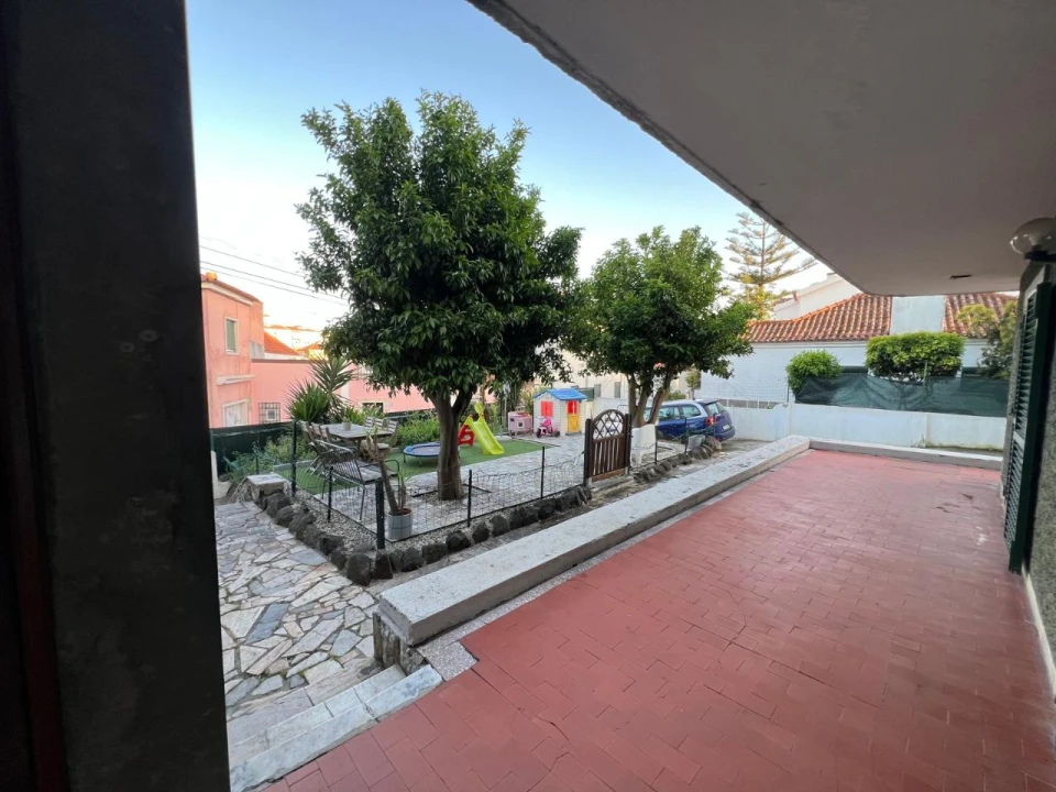 Moradia T3 para Venda em Queijas Foto 23