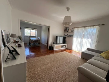 Moradia T3 para Venda em Queijas