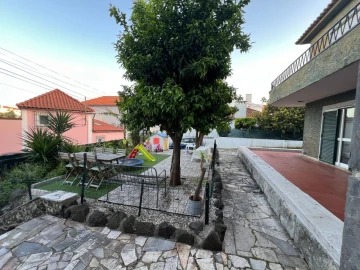 Moradia T3 para Venda em Queijas