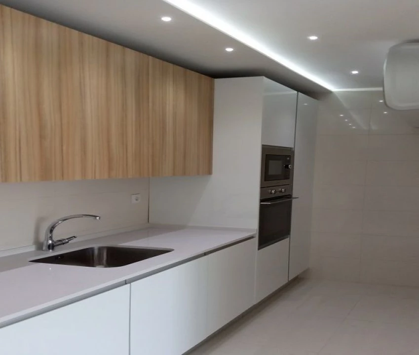 Moradia T2 para Arrendamento em Sobreda Foto 3