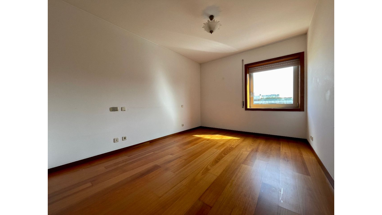 Apartamento para Venda em Maia Foto 17