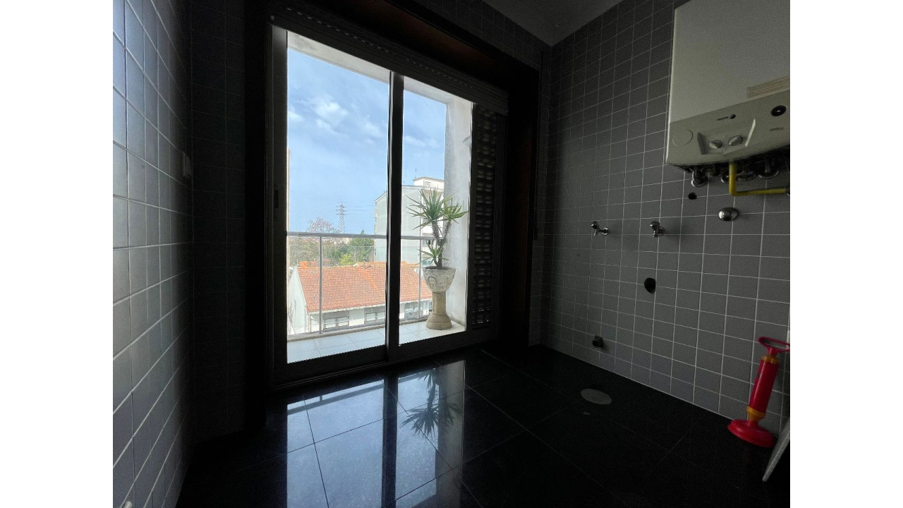Apartamento para Venda em Maia Foto 8