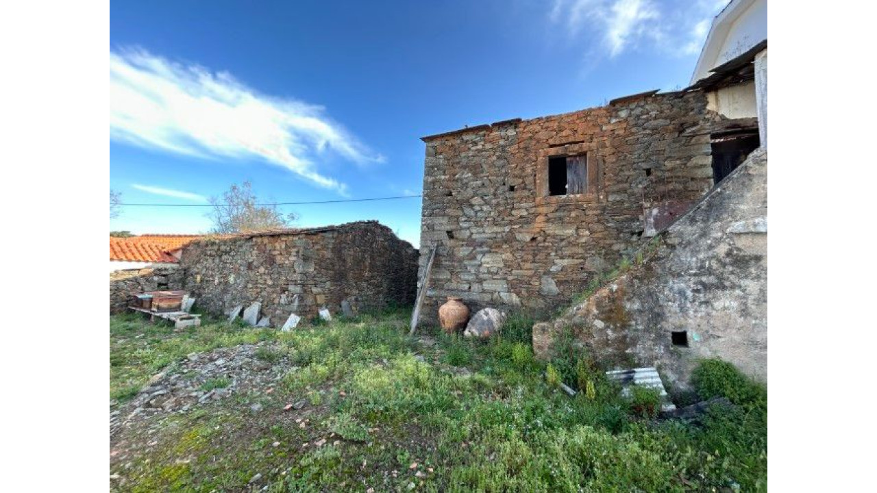 Moradia para Venda em Amoreira Fundeira Foto 3