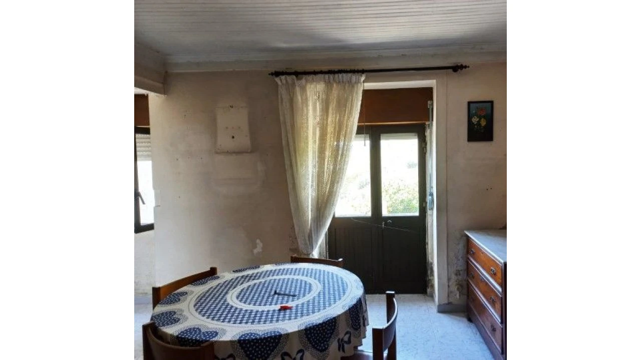 Moradia T6 para Venda em Catraia Farropo Foto 9