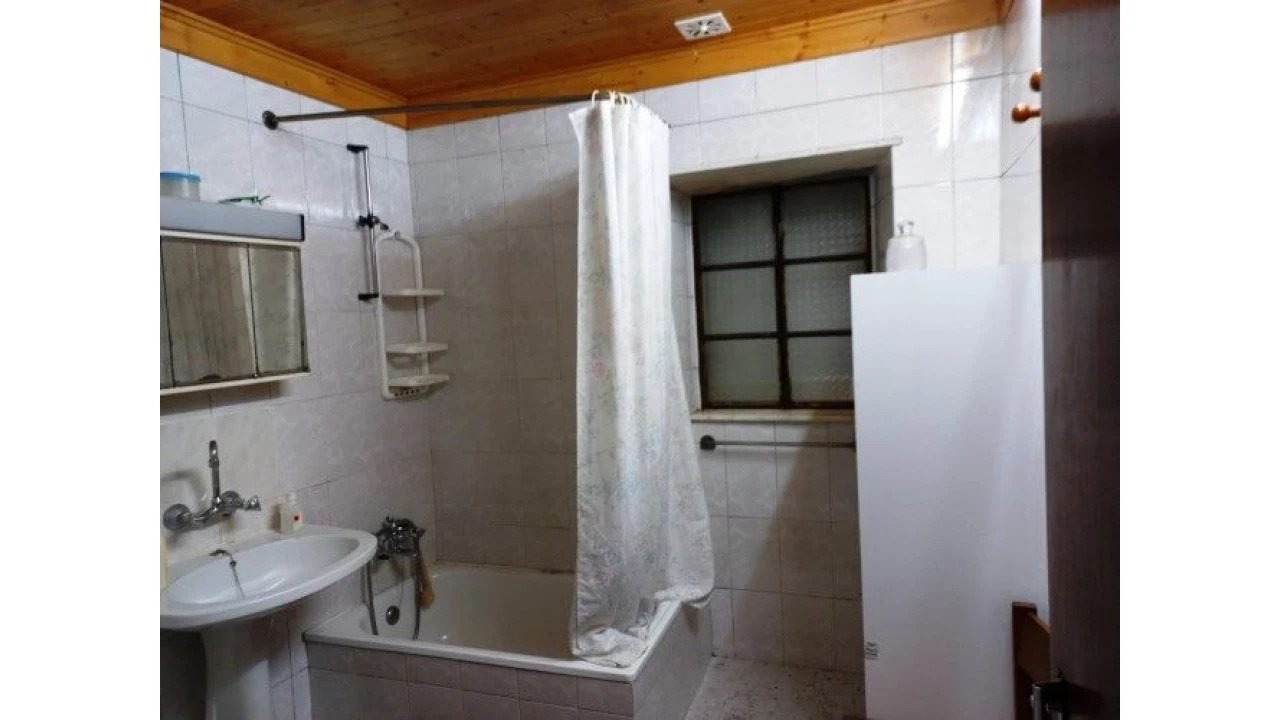 Moradia T6 para Venda em Catraia Farropo Foto 11