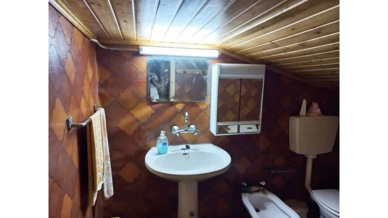 Moradia T6 para Venda em Catraia Farropo Foto 18