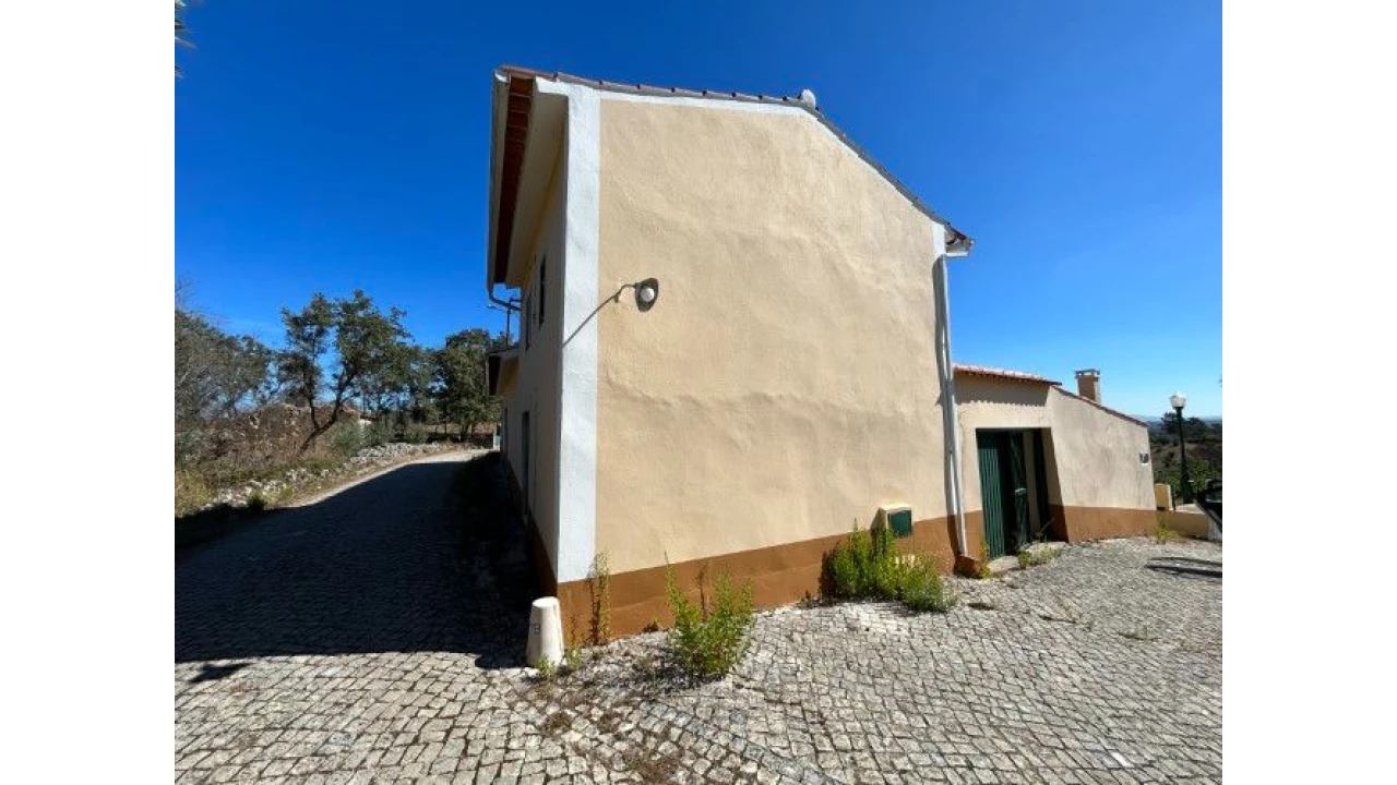 Moradia T4 para Venda em Abiul Foto 4