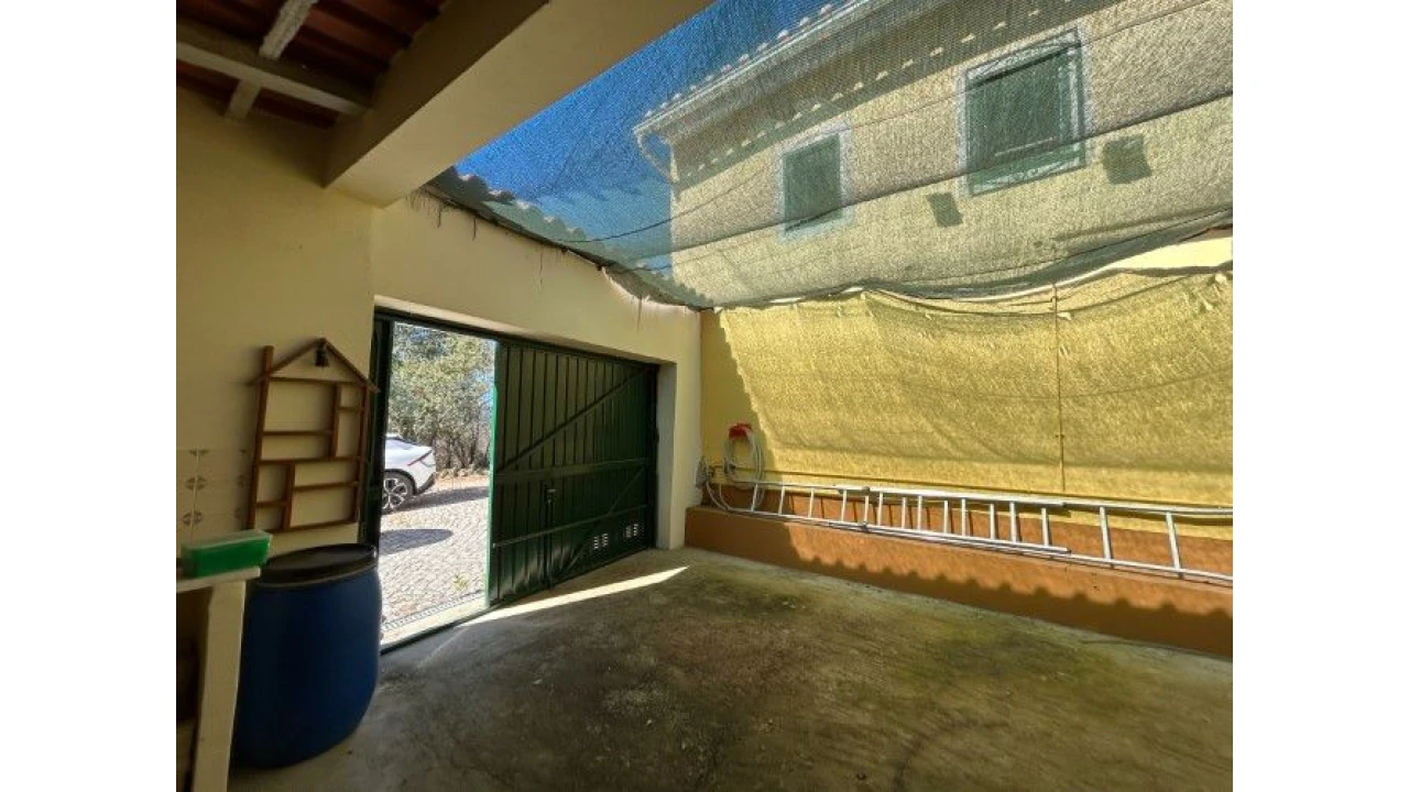 Moradia T4 para Venda em Abiul Foto 28