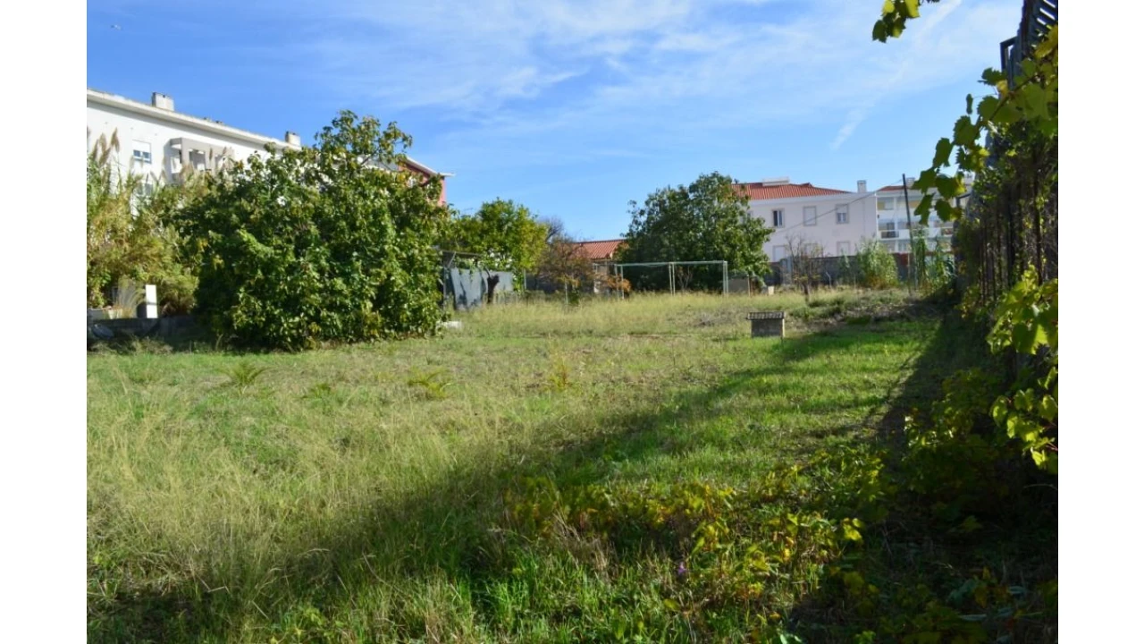 Terreno P/ Prédio para Venda em Lisboa Foto 1