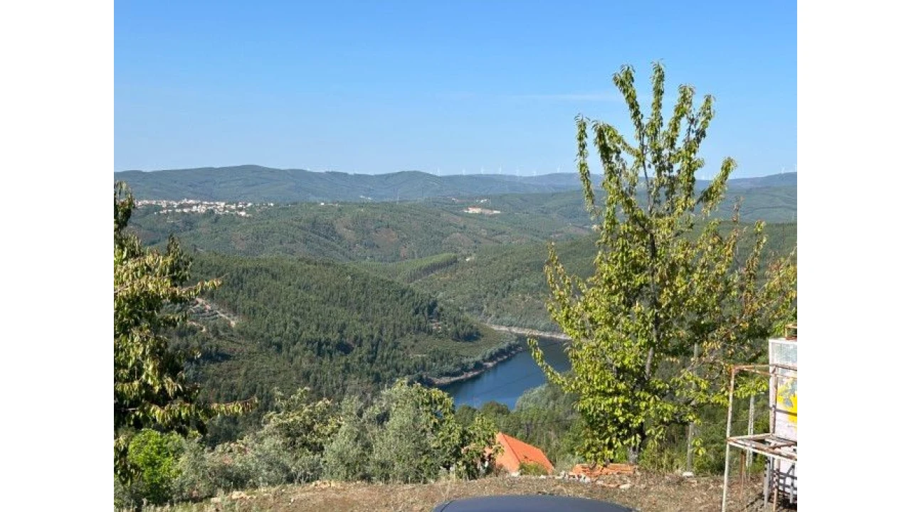 Terreno P/ Moradia para Venda em Amoreira Cimeira Foto 1