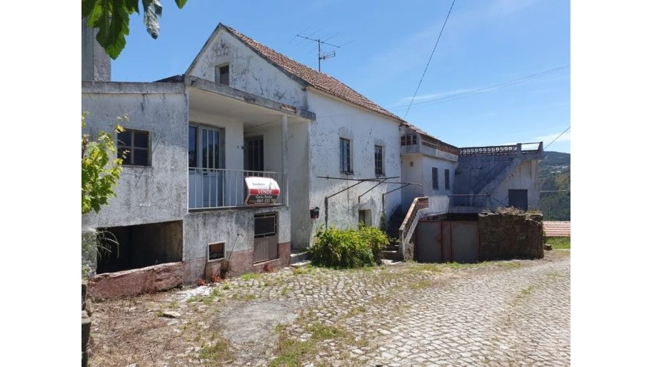 Moradia T5 para Venda em Ermida Foto 4