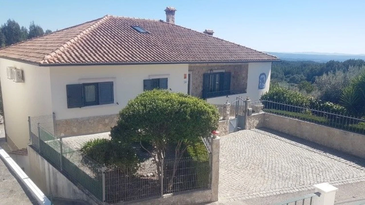 Moradia T3 para Venda em Derreada Cimeira Foto 3