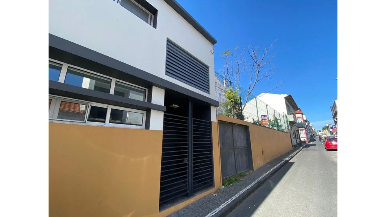 Terreno para Venda em Ponta Delgada Foto 1