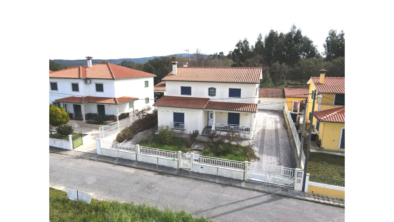 Moradia T5 para Venda em Pedrógão Grande Foto 1