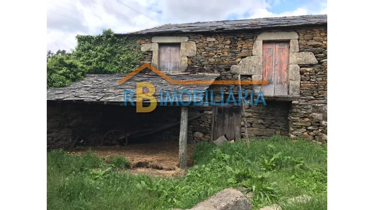 Moradia T4 para Venda em Alvarenga Foto 4