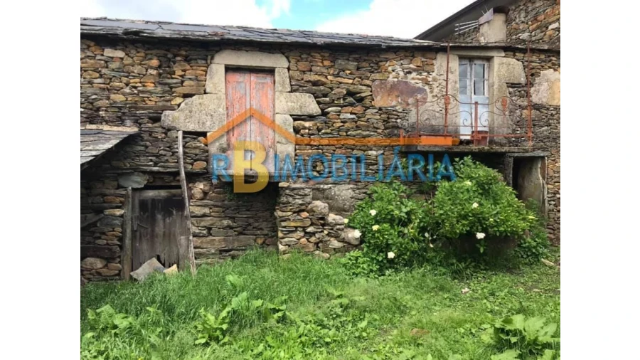 Moradia T4 para Venda em Alvarenga Foto 2