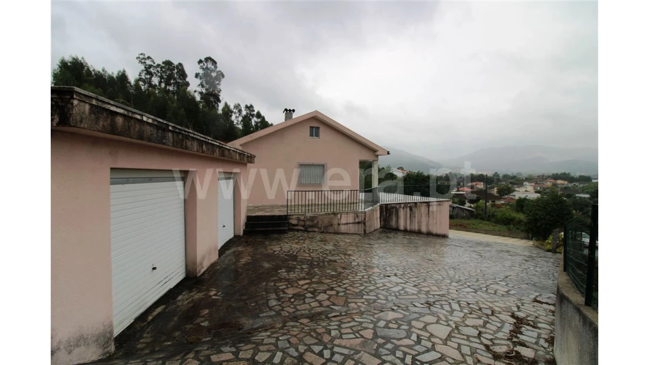 Moradia T5 para Venda em Taíde Foto 16