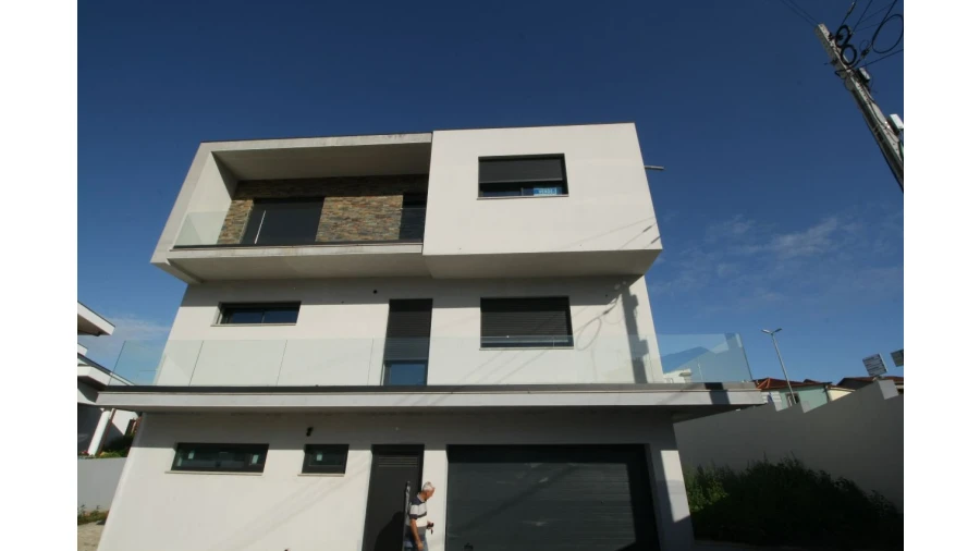 Moradia T4 para Venda em Valongo Foto 1