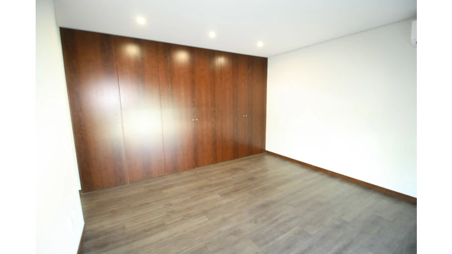 Moradia T4 para Venda em Valongo Foto 15