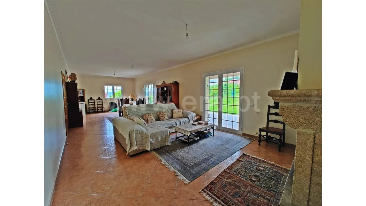 Moradia T4 para Venda em Travassos Foto 5