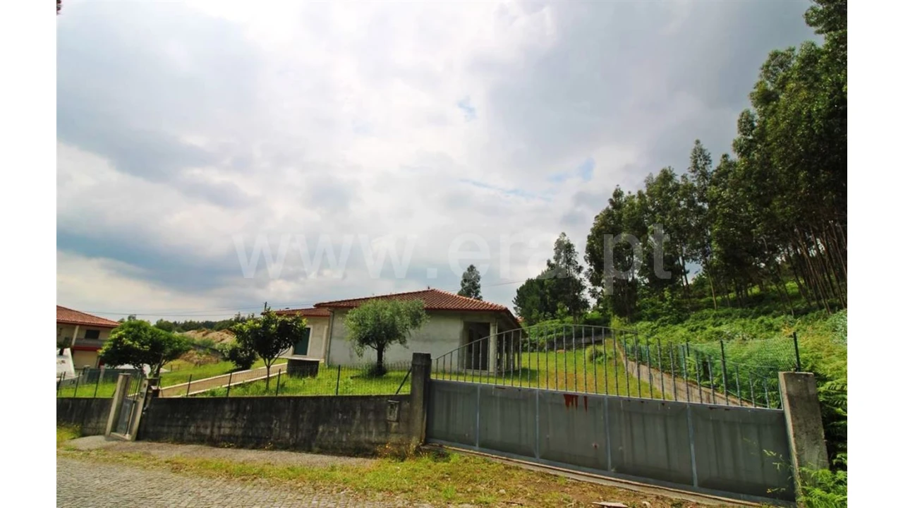 Moradia T4 para Venda em Travassos Foto 13