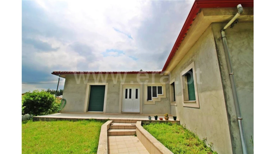 Moradia T4 para Venda em Travassos Foto 14