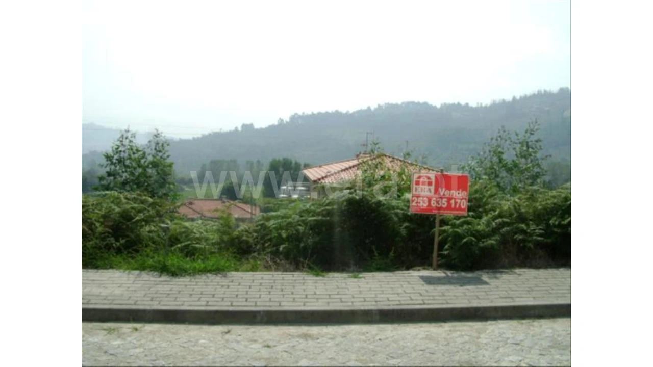 Terreno para Venda em Lanhoso Foto 1