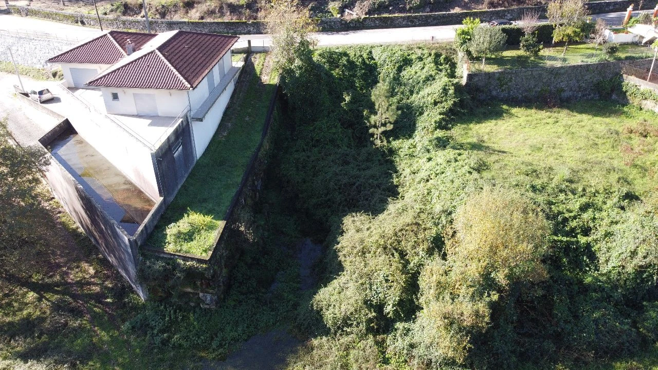 Terreno para Venda em Lanhoso Foto 3