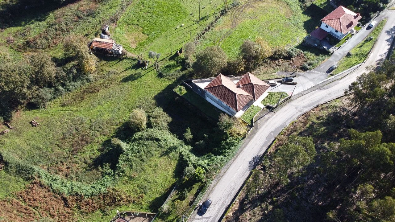 Terreno para Venda em Lanhoso Foto 5