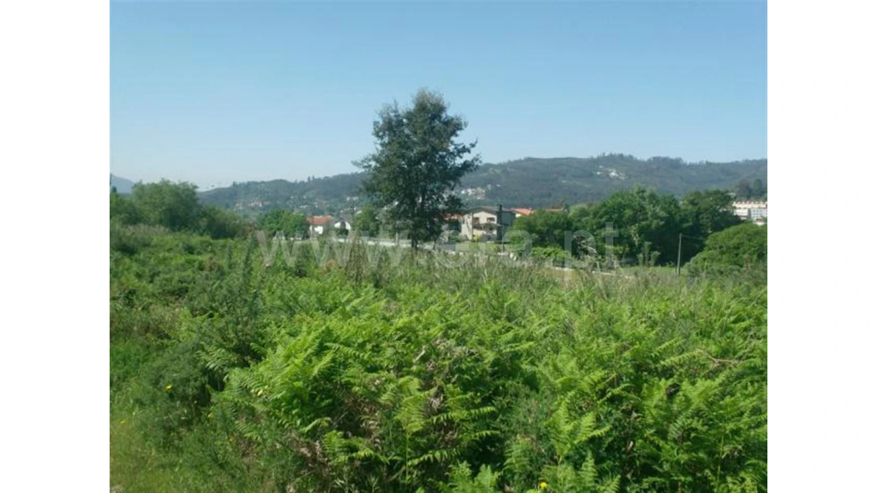 Terreno para Venda em Póvoa de Lanhoso Foto 2