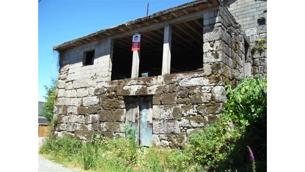 Terreno para Venda em Sobradelo da Goma Foto 1